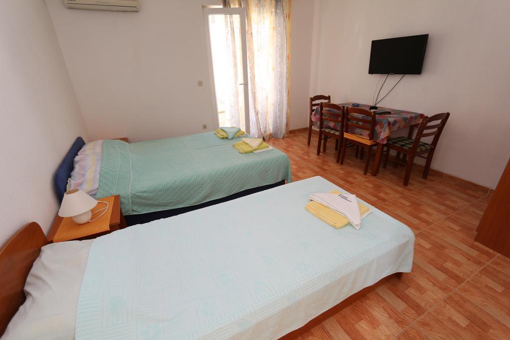 Apartments Antoneta Макарска Екстериор снимка