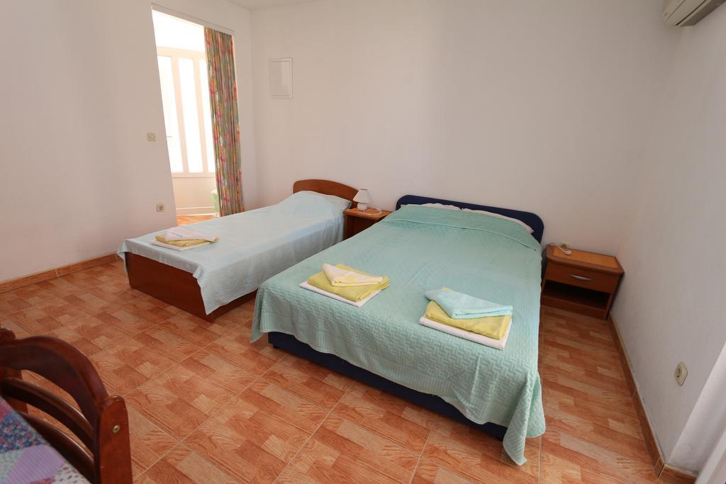 Apartments Antoneta Макарска Екстериор снимка