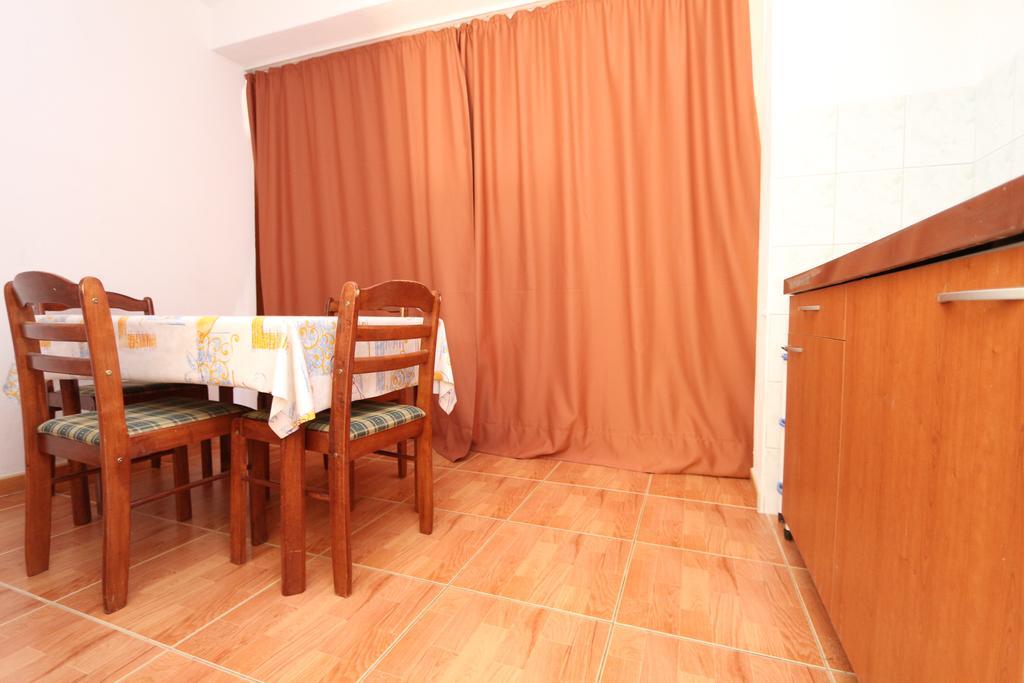Apartments Antoneta Макарска Екстериор снимка