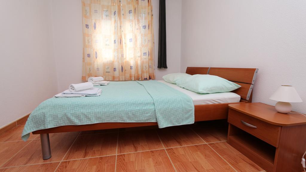 Apartments Antoneta Макарска Екстериор снимка