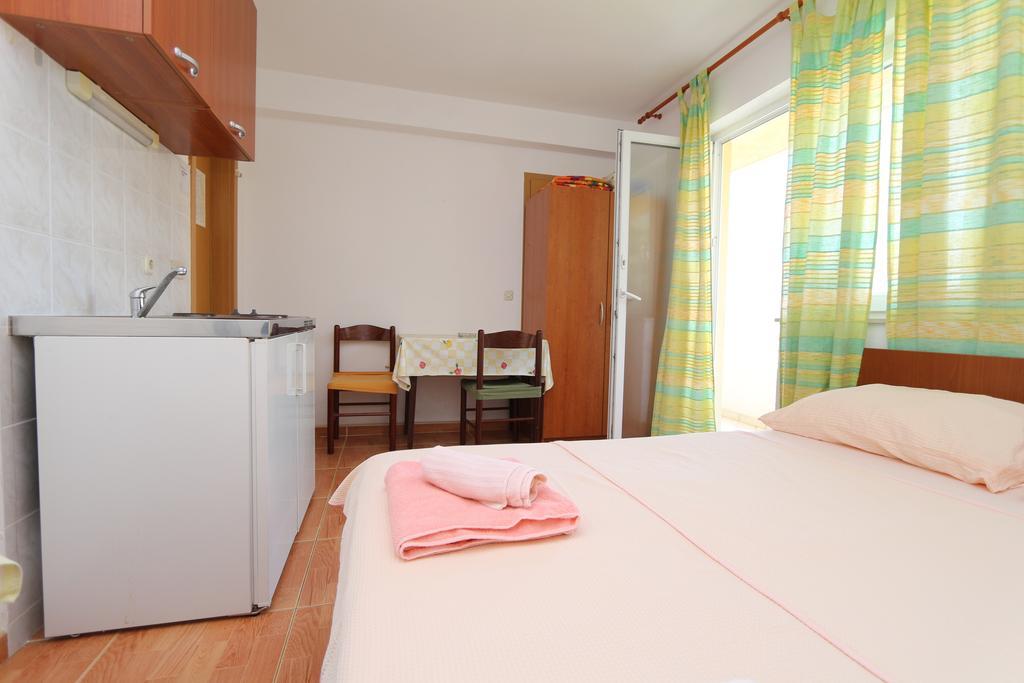 Apartments Antoneta Макарска Екстериор снимка