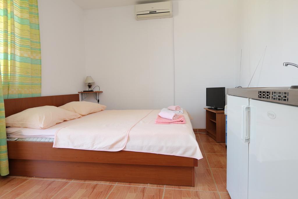 Apartments Antoneta Макарска Екстериор снимка