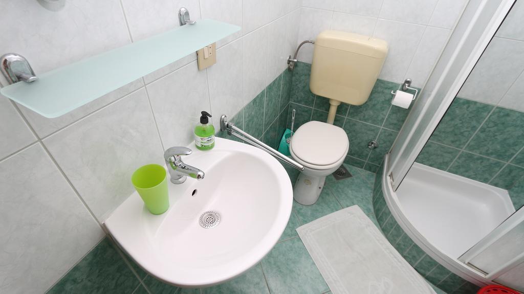 Apartments Antoneta Макарска Екстериор снимка