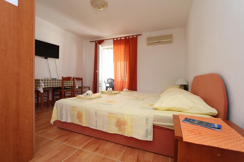 Apartments Antoneta Макарска Екстериор снимка